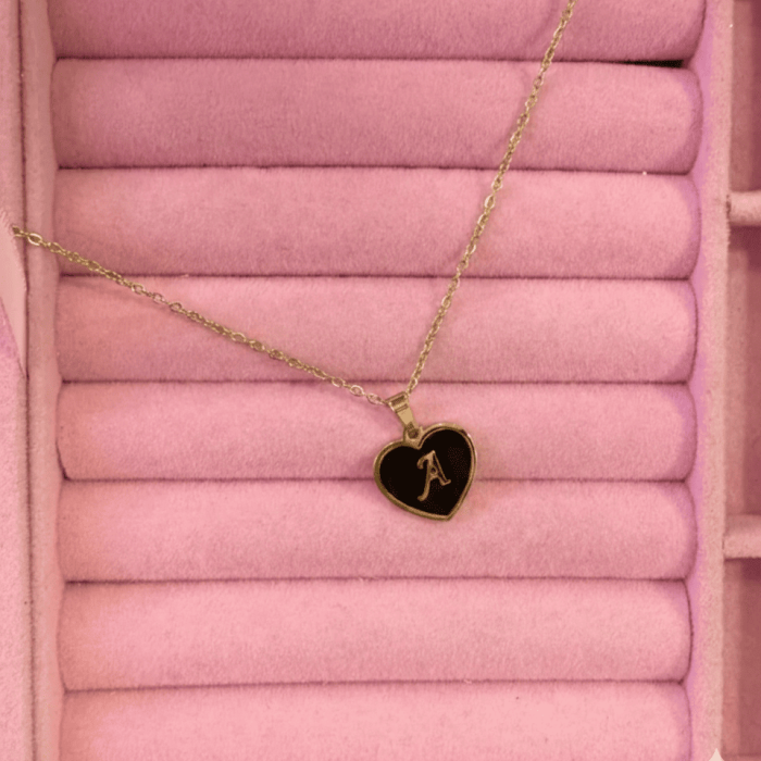 collar-inical-corazon-negro