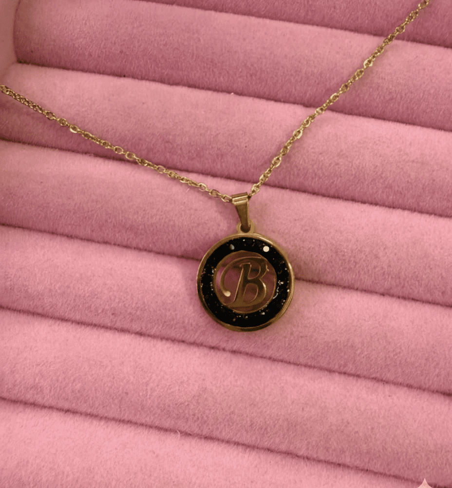 collar inicial zirconia negra